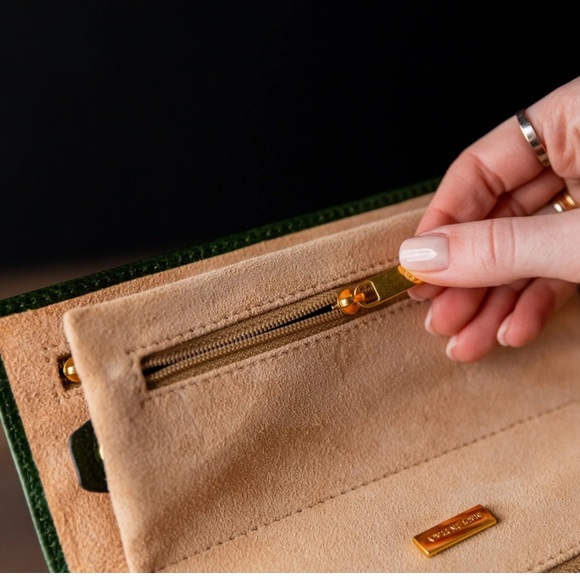 Time Resistance New Leather Green Jewelry Travel Case Madame Bovary Roll Bag - Picture 15 of 16